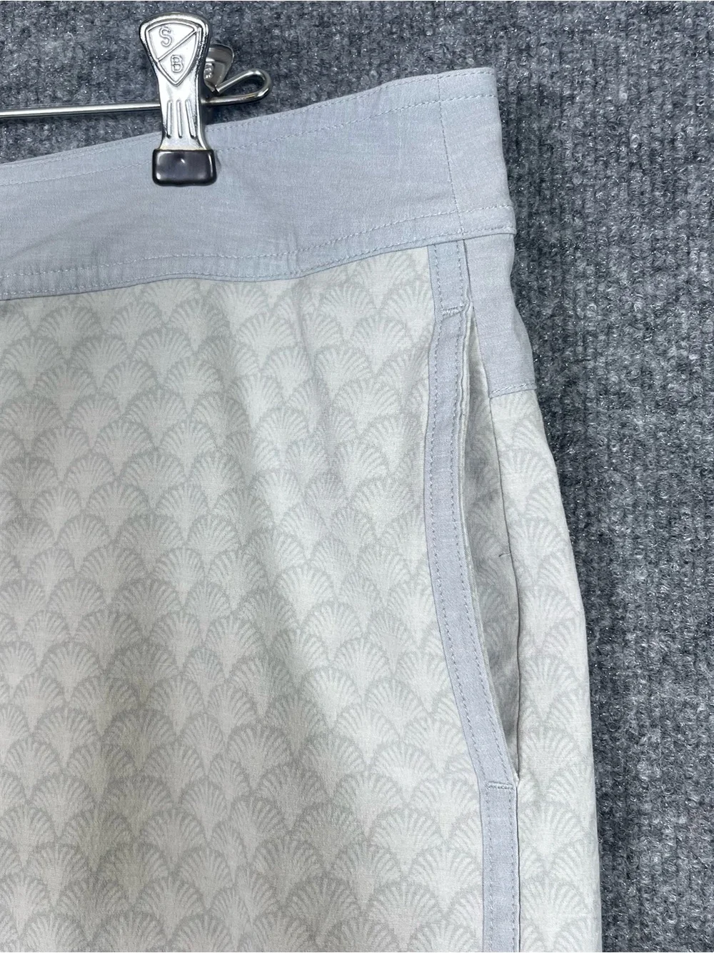 Chubbies The Salt Baths Mens 35 6in Inseam Gray Seashell Pocket Boardshorts